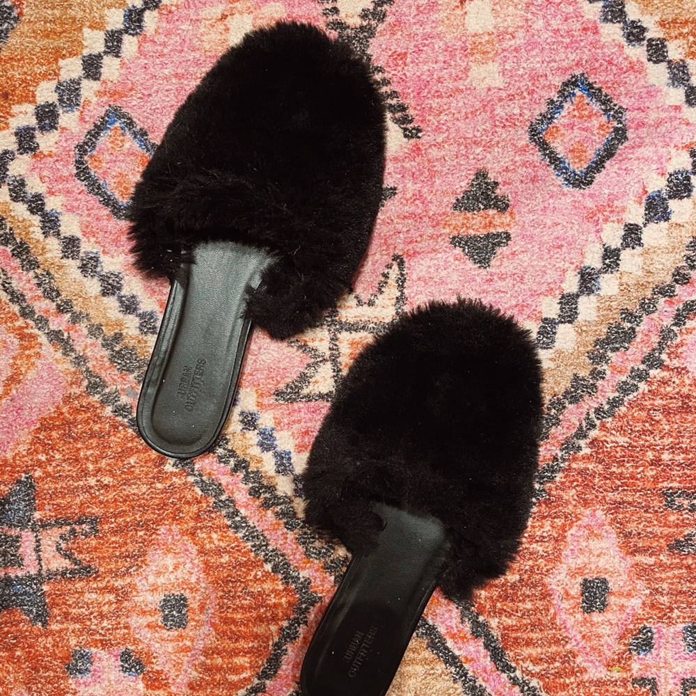 UO Faux Fur Slippers